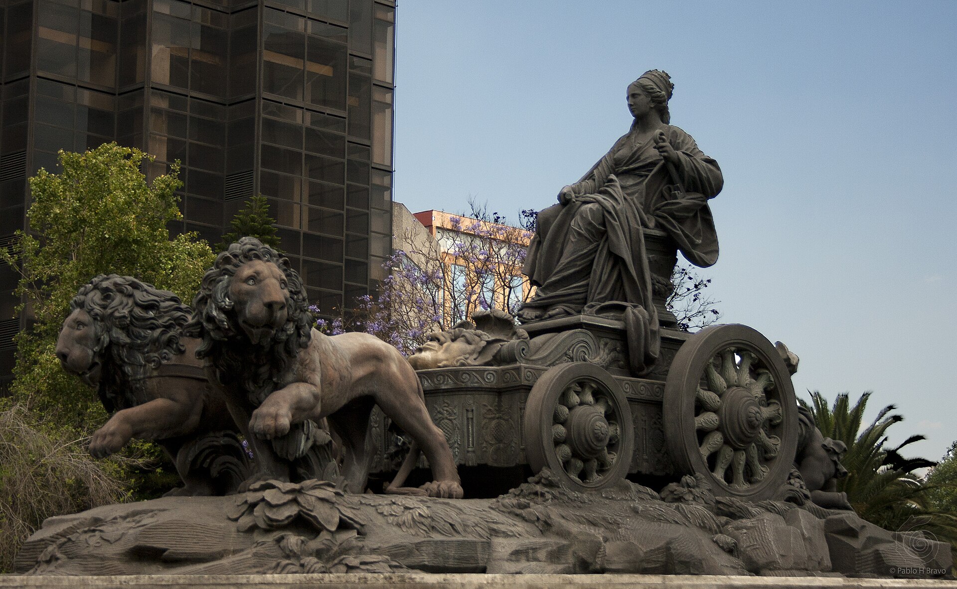 Fuente de Cibeles en Roma Norte